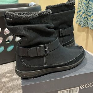 Ecco winter boots , size 40, fleece lined, barely used. Gortex exterior